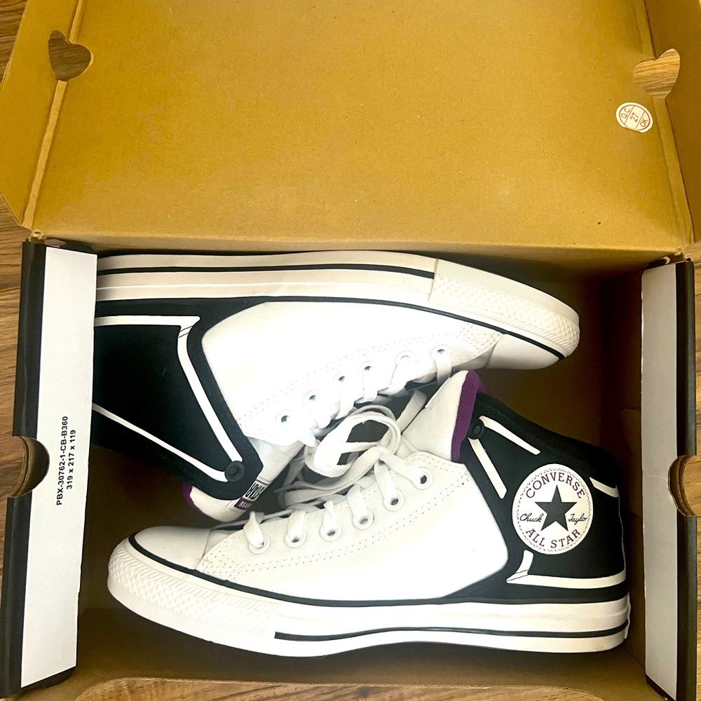 Chuck Taylor All Star High Str. NWT Still in Box